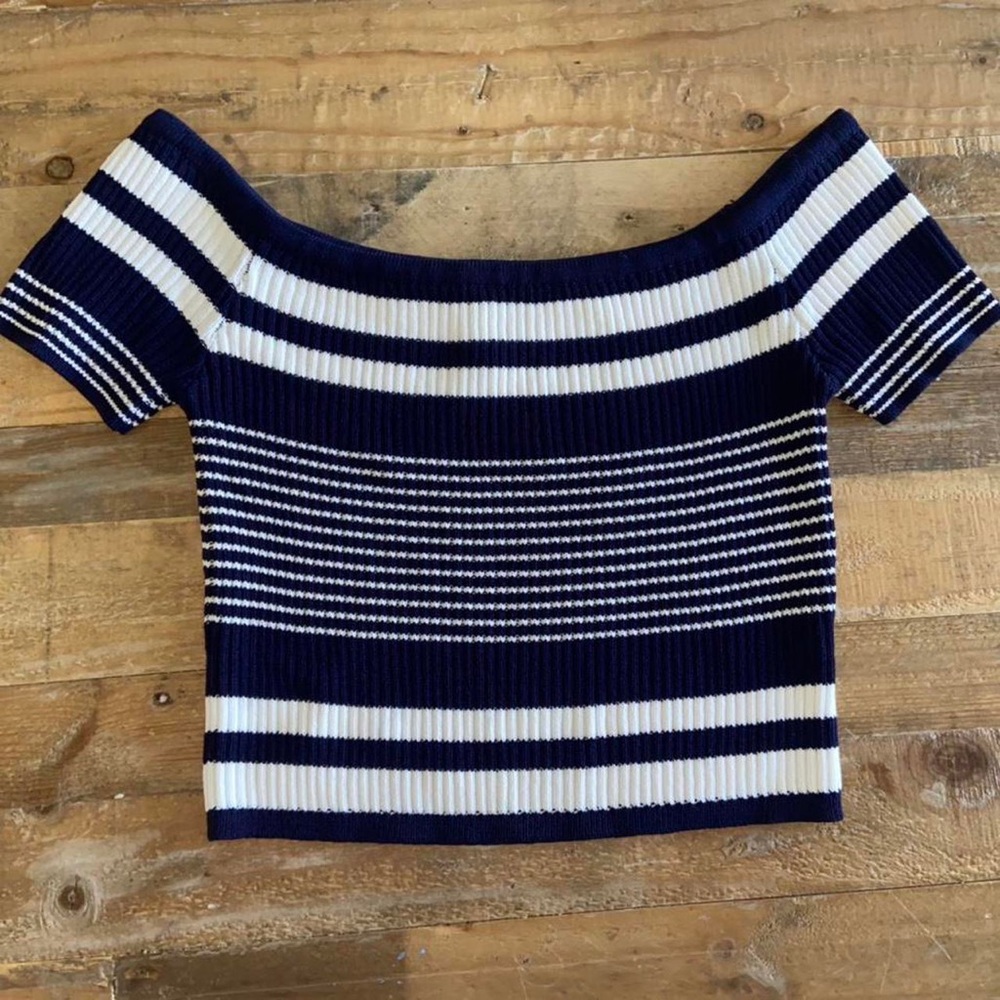 navy & white off-the-shoulder crop top